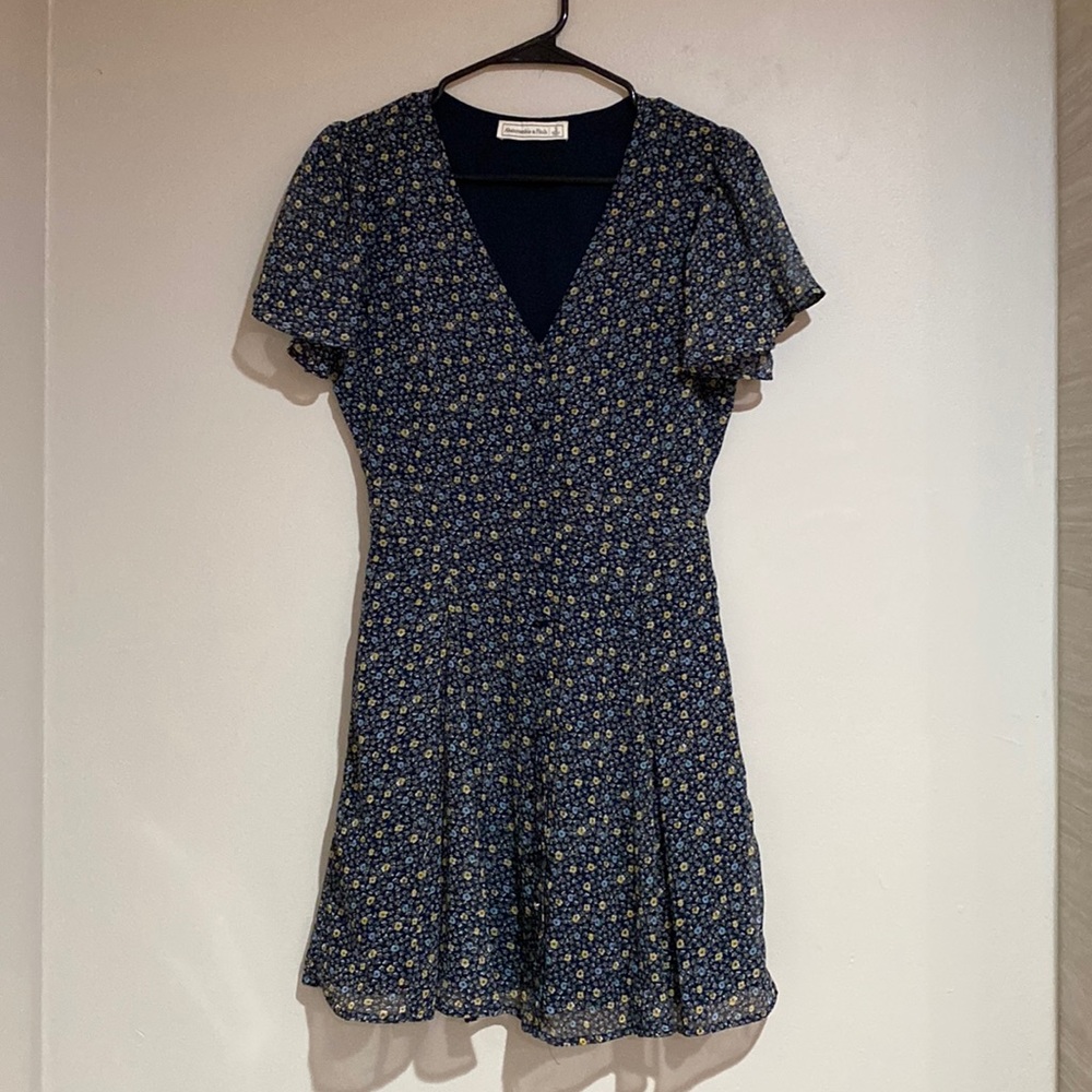 Abercrombie & Fitch Floral V-Neck Dress in size S